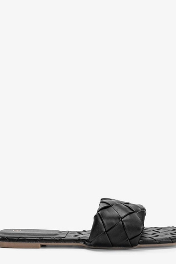 Sandali neri intrecciati,... 2