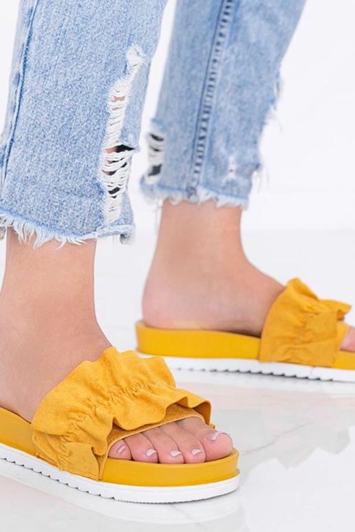 Sandalini color senape con pieghe,...