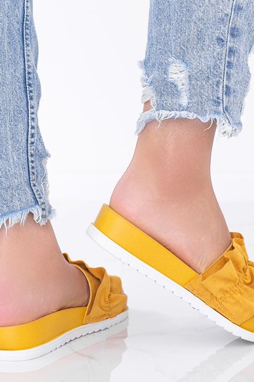 Sandalini color senape con pieghe,...