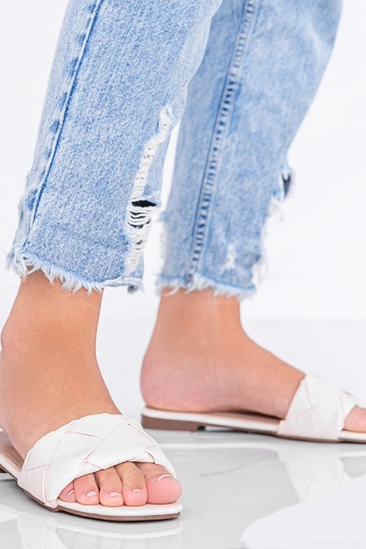 Sandalini color sabbia con tomaia...