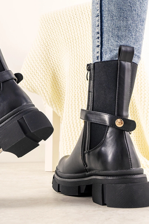 Stivaletti alla caviglia con catena...