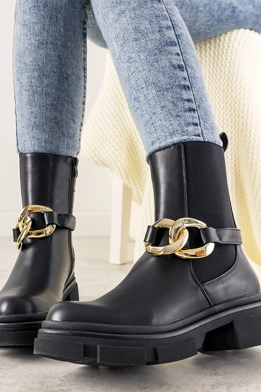 Stivaletti alla caviglia con catena...