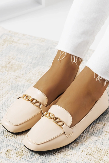 Mocassini beige con punta...