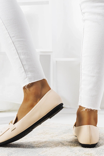 Mocassini beige con punta quadrata più delicati 2
