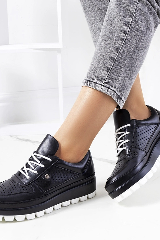 Scarpe sportive nere con trafori,...