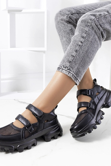 Scarpe sportive nere su... 2