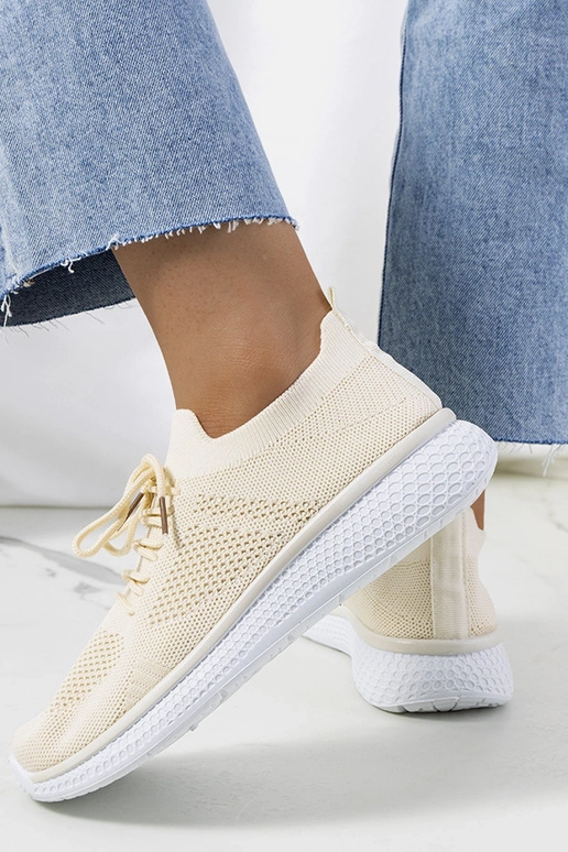 Le scarpe da ginnastica beige di Michael