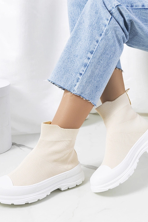 Le sneakers alte beige di Miki