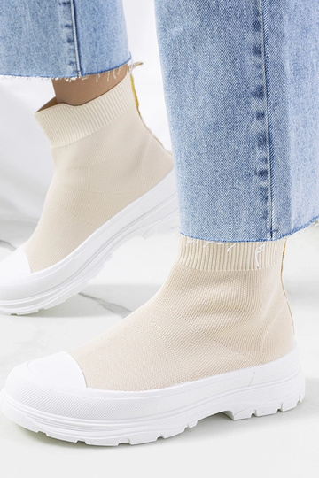 Le sneakers alte beige di Miki 2
