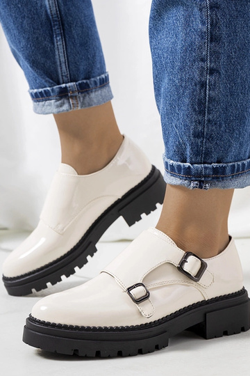 Scarpe in vernice beige Valks