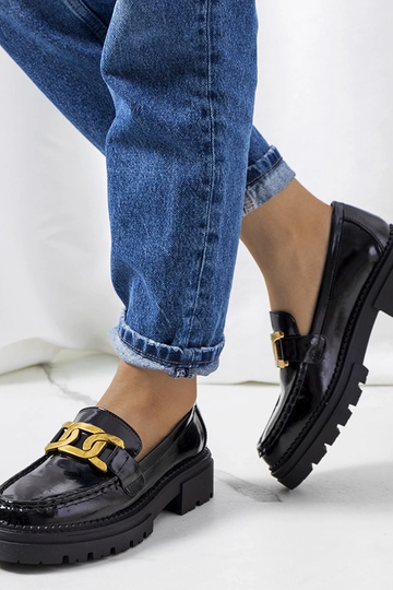 Mocassini neri su suola...