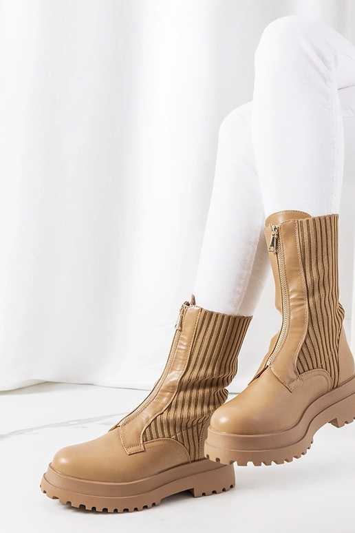 Stivaletti marroni con tomaia a...