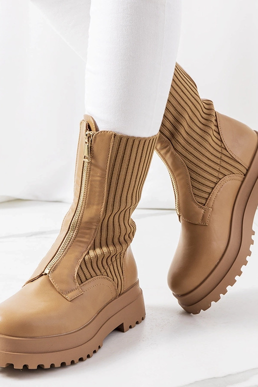 Stivaletti marroni con tomaia a...