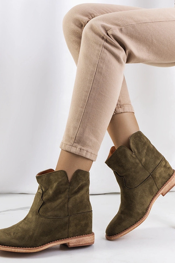 Stivaletti verdi con zeppa...