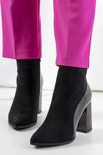 Stivaletti neri con tacco... 2