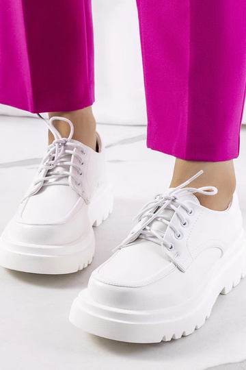 Oxfords bianchi, „Nunes"