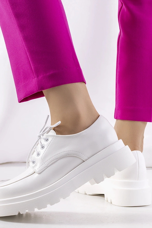 Oxfords bianchi, „Nunes"