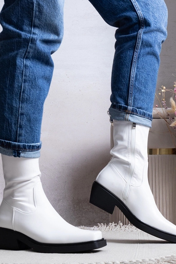Stivali bianchi con tacco,...