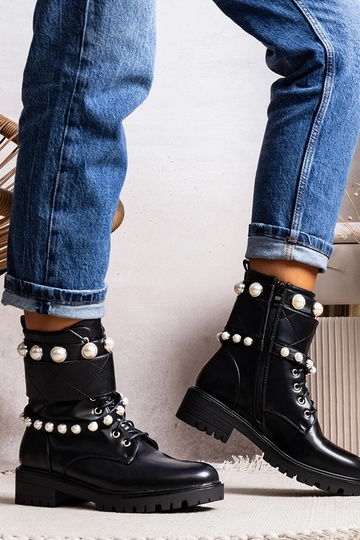 Stivaletti allacciati neri...