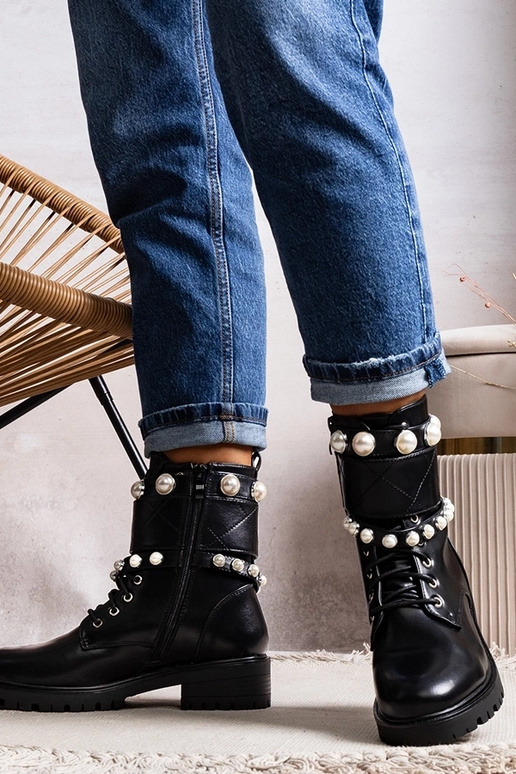 Stivaletti allacciati neri da donna...