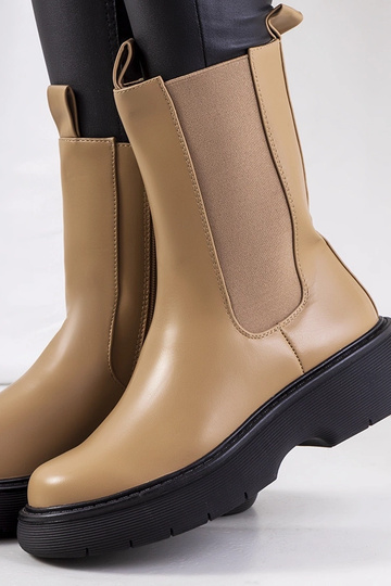 Stivali da combattimento...