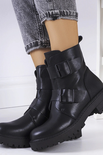 Stivali in ecopelle nera... 2