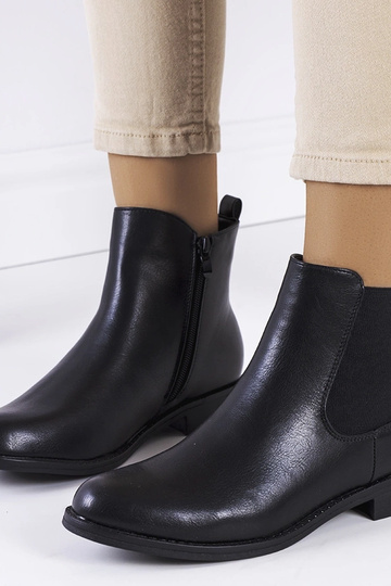 Stivaletti neri, „Linemell" 2