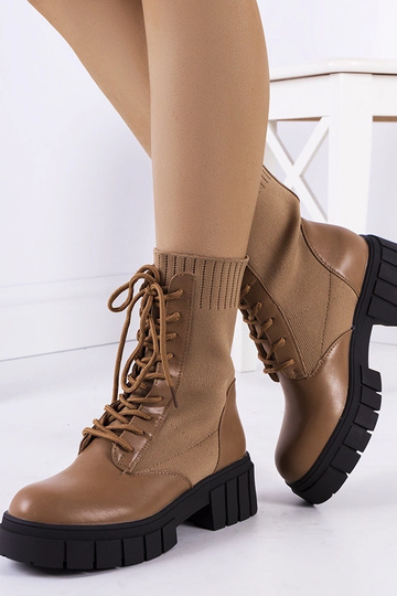 Stivaletti marroni con...