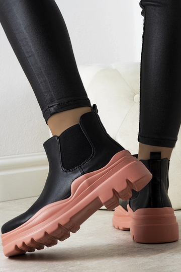 Stivaletti neri su...