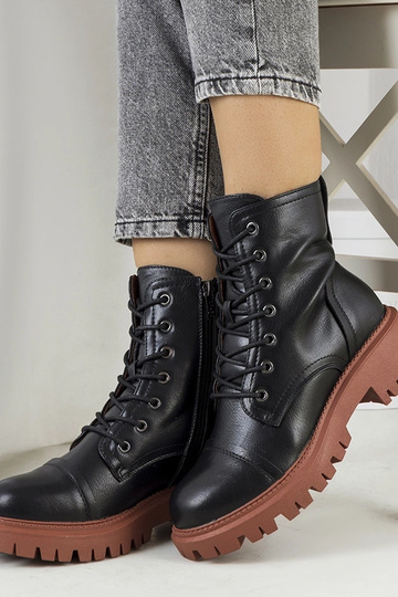 Scarponi da trekking neri... 2