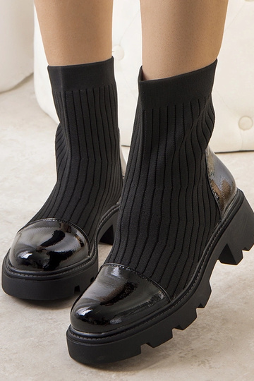 Stivaletti neri con gambale...