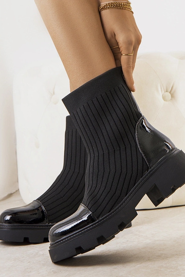 Stivaletti neri con gambale... 2