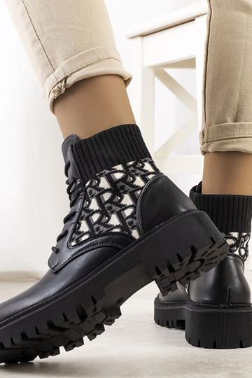 Stivaletti neri con gambale...