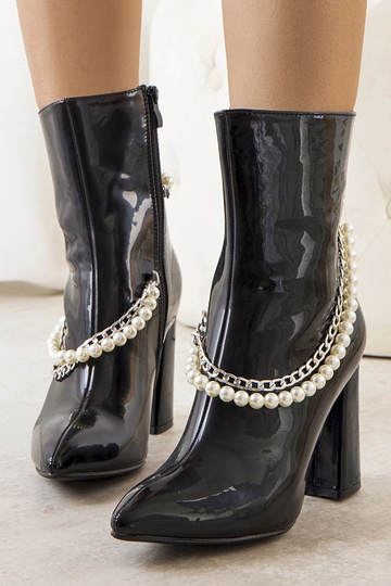 Stivaletti in vernice nera... 2