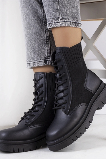 Stivaletti neri con suola... 2