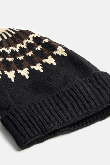 Cappello nero con motivi Abner