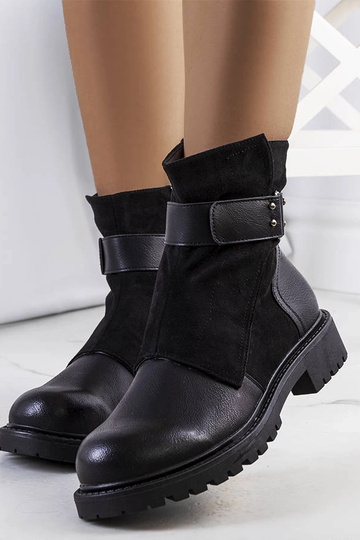 Stivaletti neri con...