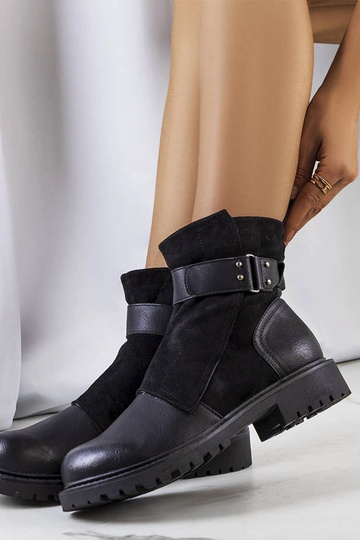 Stivaletti neri con... 2