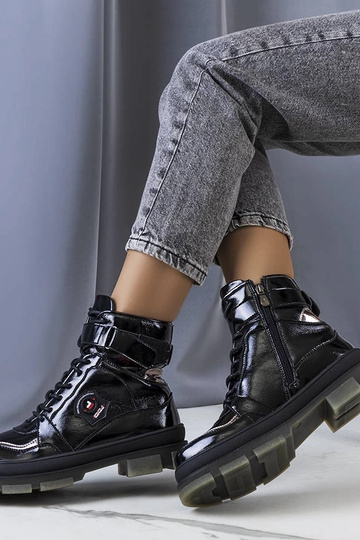 Stivaletti neri lucidi,... 2