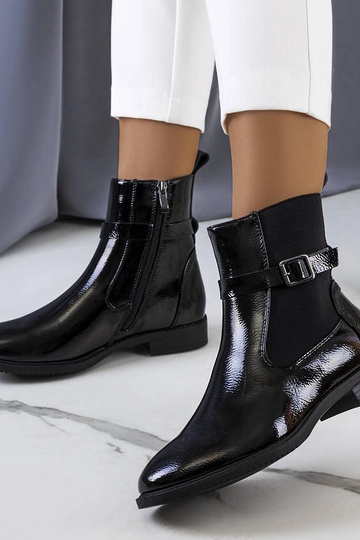 Stivali isolati in vernice...