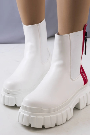 Stivaletti Casta in vernice... 2