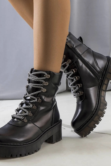 Stivaletti neri con...