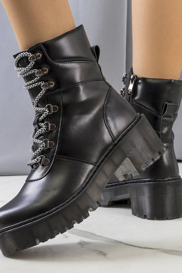 Stivaletti neri con... 2