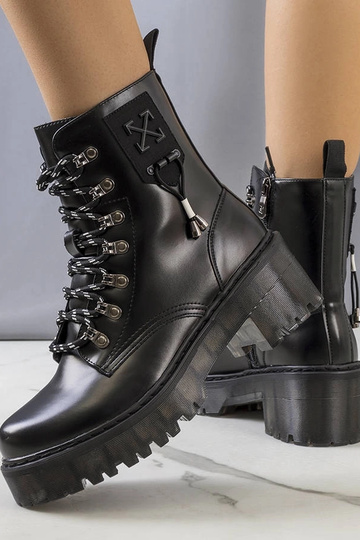 Stivaletti neri con... 2