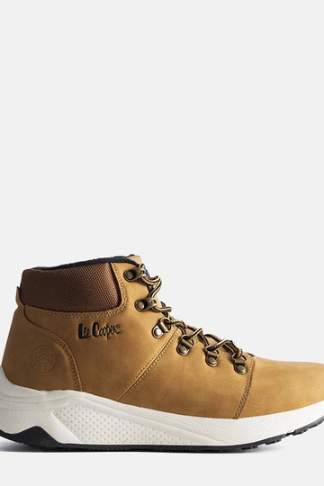 Stivali isolati marroni...