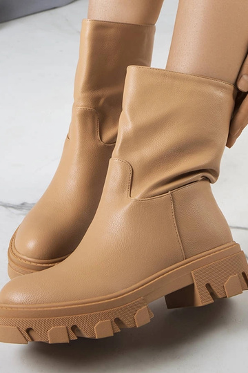 Stivaletti marroni... 2