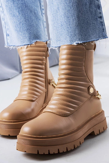 Stivaletti beige isolati... 2