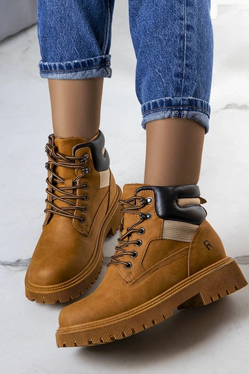 Stivali Nadel marroni isolati 2