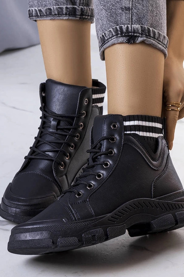 Stivali neri isolati di Innes