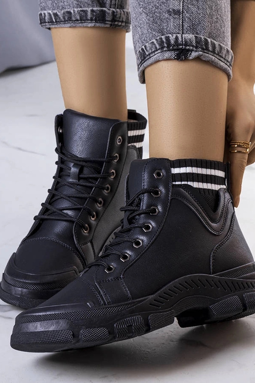 Stivali neri isolati di Innes